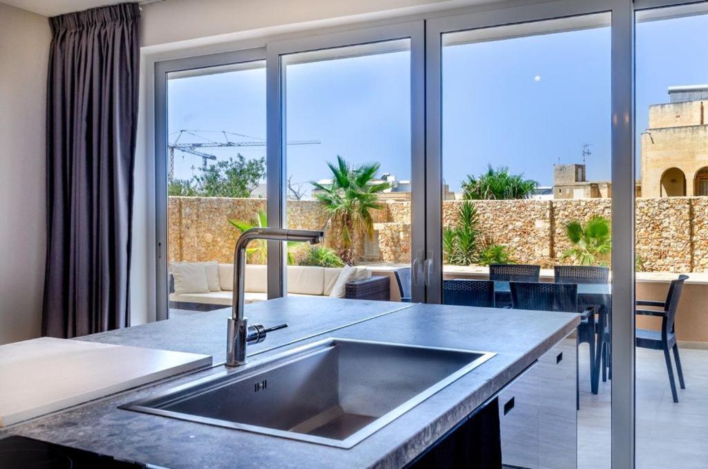 Hygge Holiday Home With Large Communal Pool And Private Hot Tub Xagħra エクステリア 写真