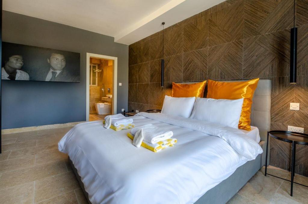 Hygge Holiday Home With Large Communal Pool And Private Hot Tub Xagħra エクステリア 写真