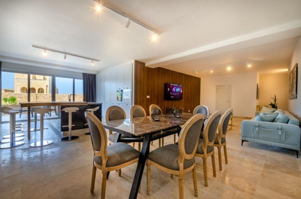 Hygge Holiday Home With Large Communal Pool And Private Hot Tub Xagħra エクステリア 写真